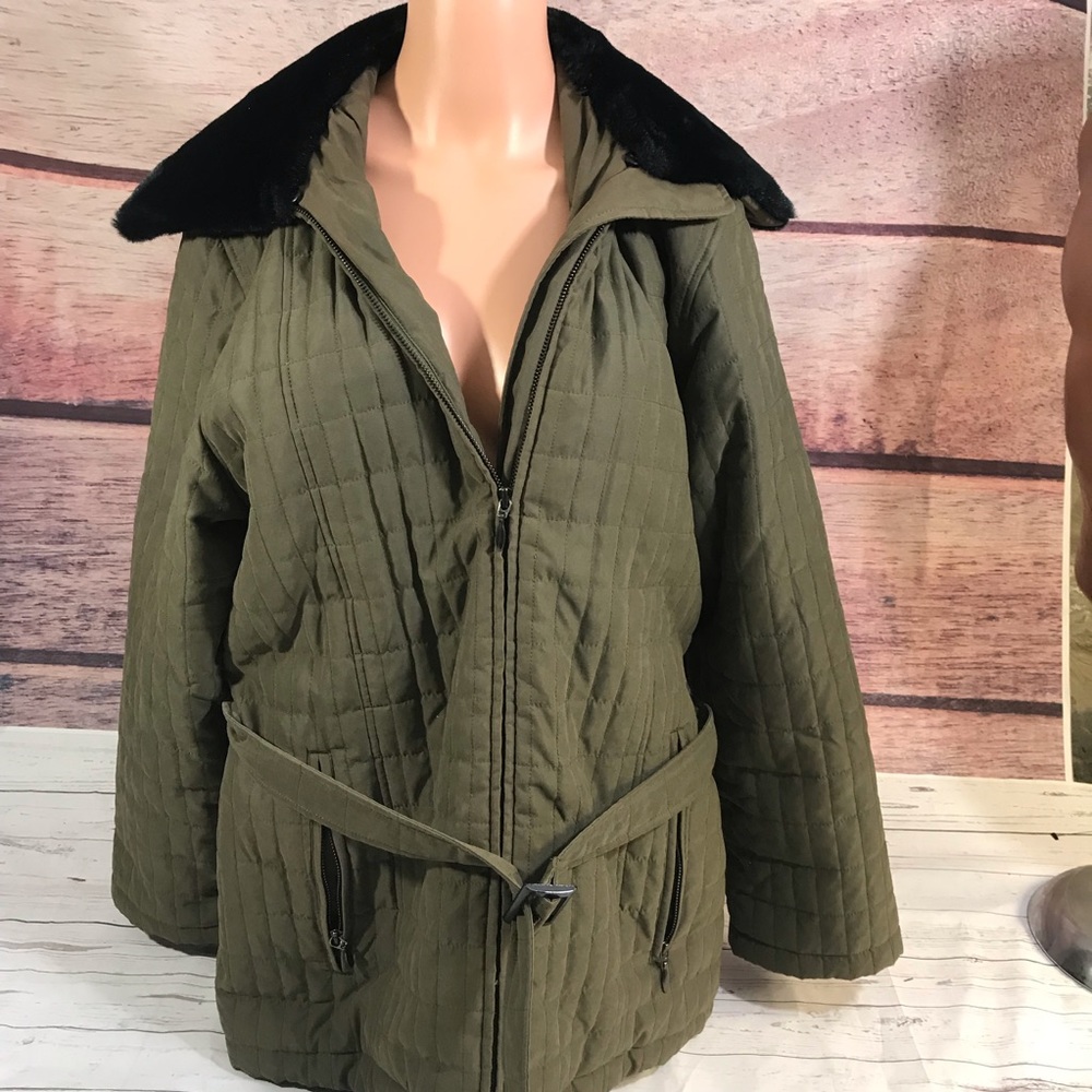 Easy Comfort woman’s Tan  Coat size 6 .